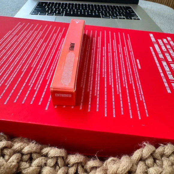 Entwined Jeffree Star Supreme Gloss - 1 AVA. - NWT - Peachy Nude - Picture 6 of 6